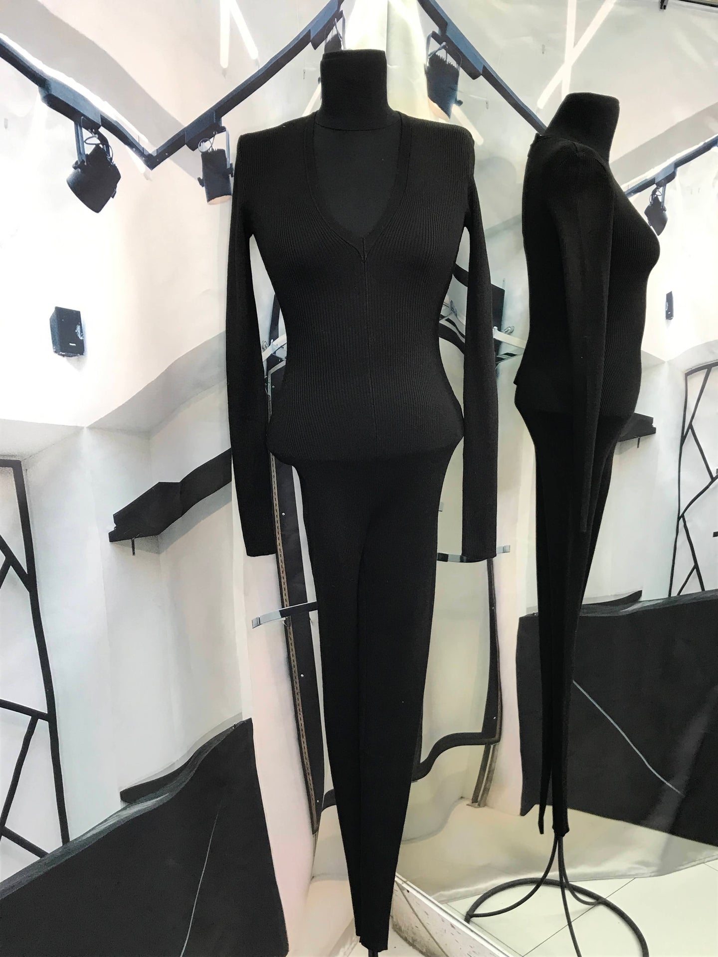 Jumpsuit negro de rib manga larga