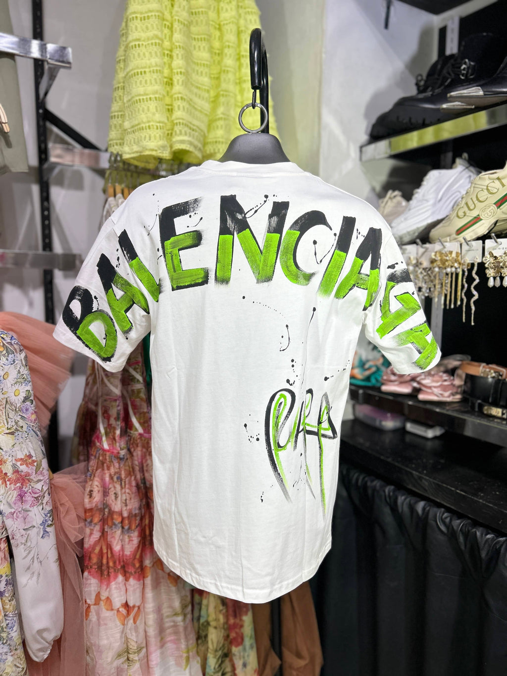 Playera blanca balenciaga letras verdes