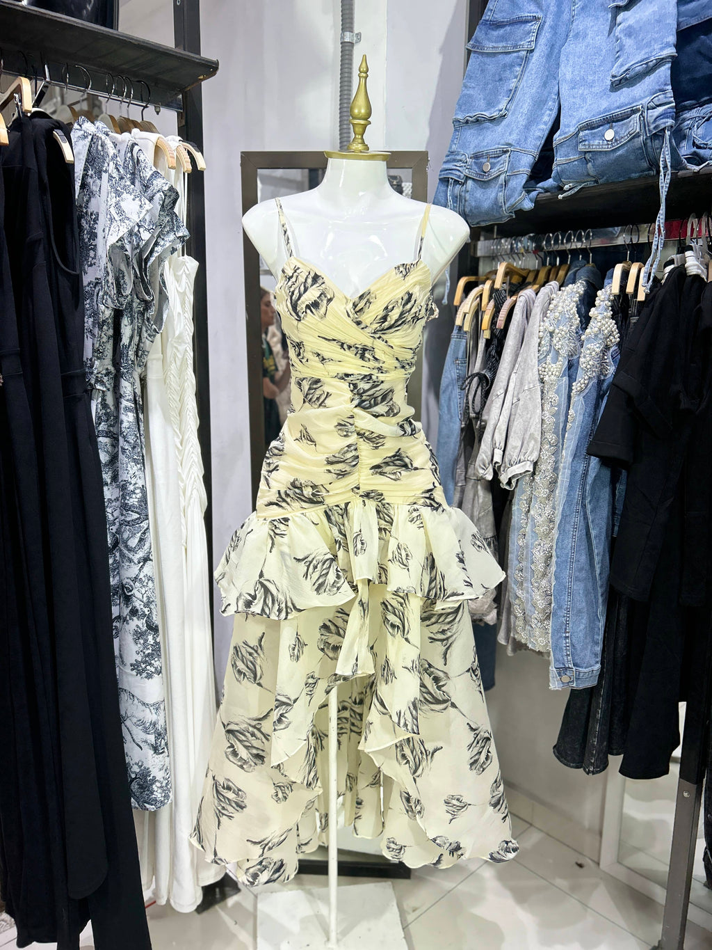 Vestido largo tirantes drapeado en pecho ivory estampado floral