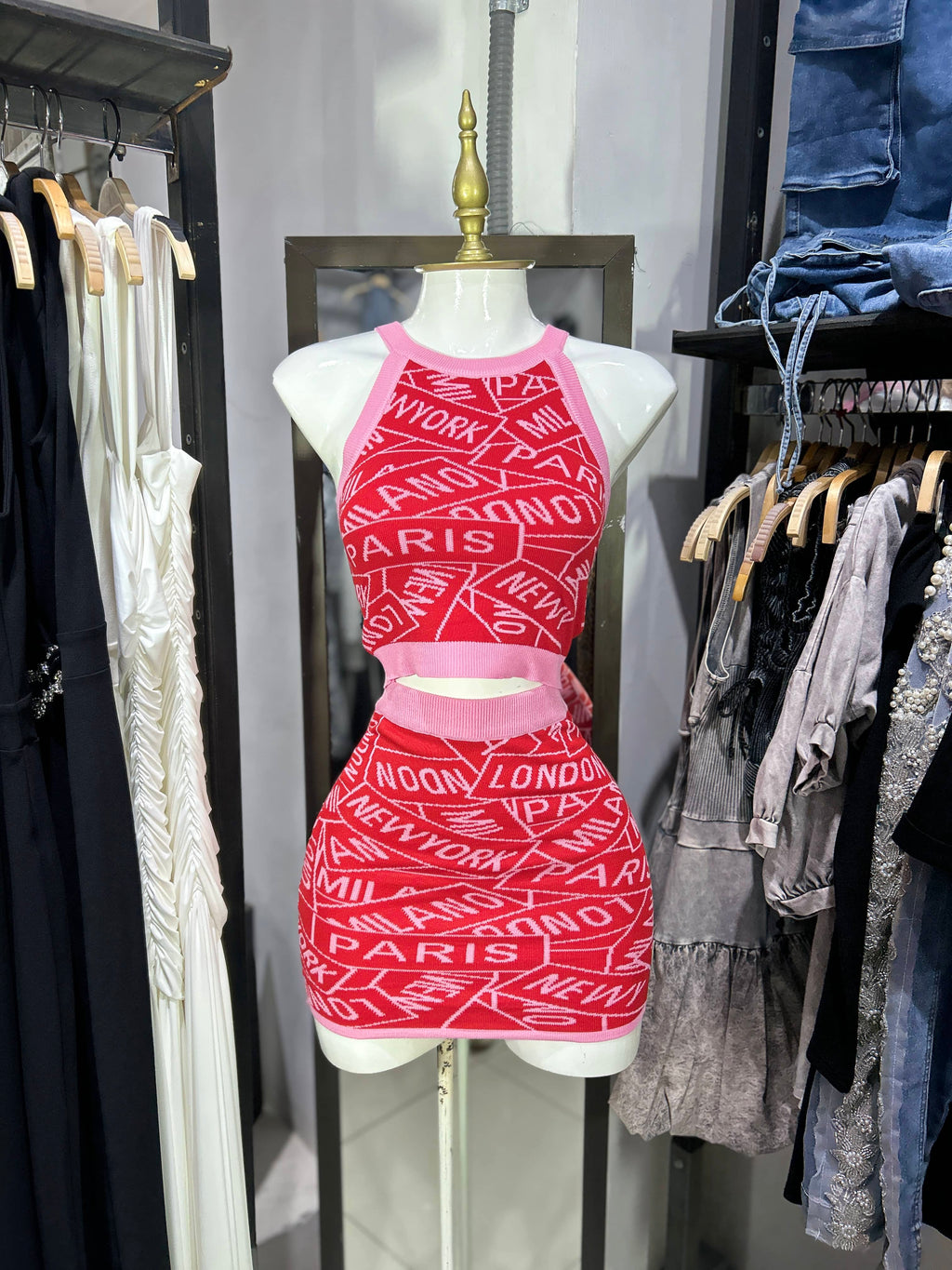 Conjunto blusa y falda tejido rojo con rosa