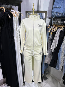Pants Alo ivory letras con pedreria