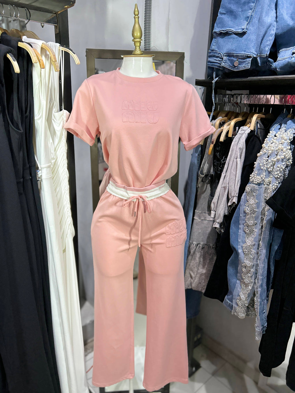 Set rosa Miu Miu letras desgastadas