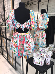 Romper blanco estampado floral manga corta