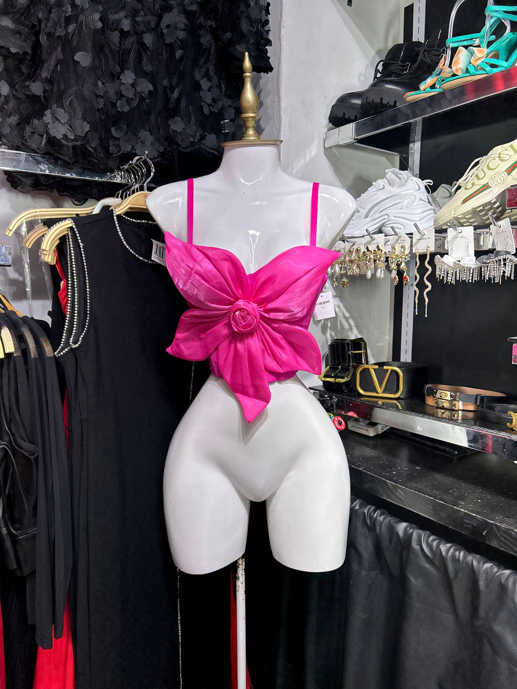 Corset fucsia con flor en relieve