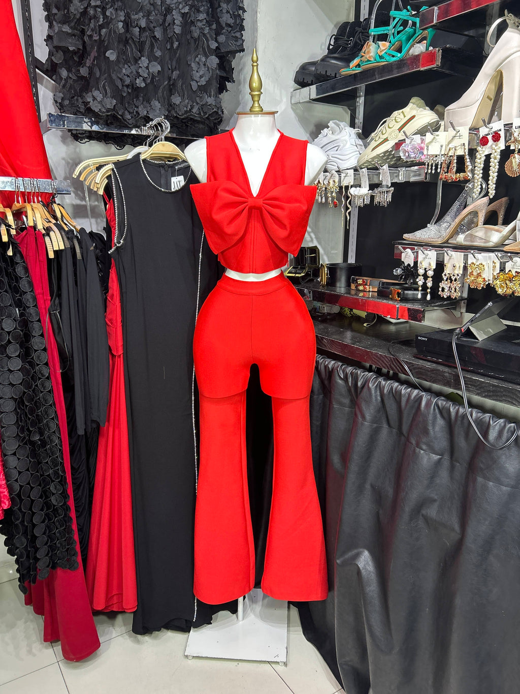 Conjunto rojo bandage top con mono en relieve