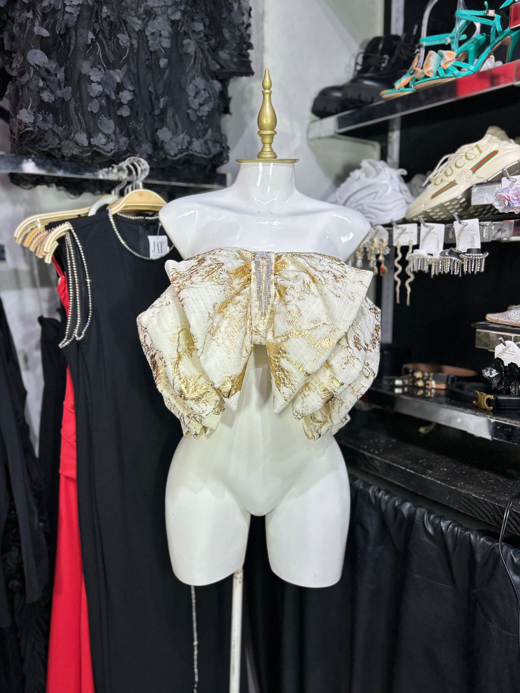 Top blanco con dorado off shoulder