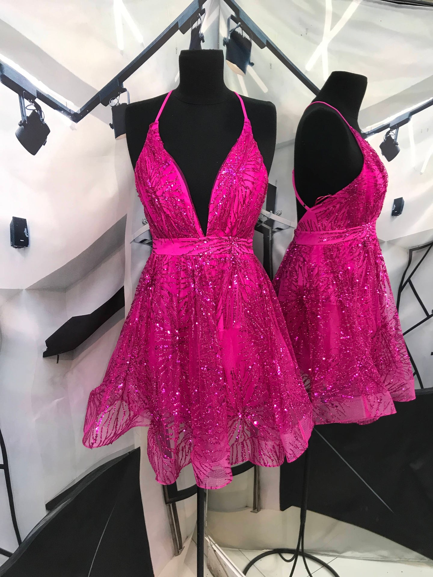 Vestido fucsia corto de tul