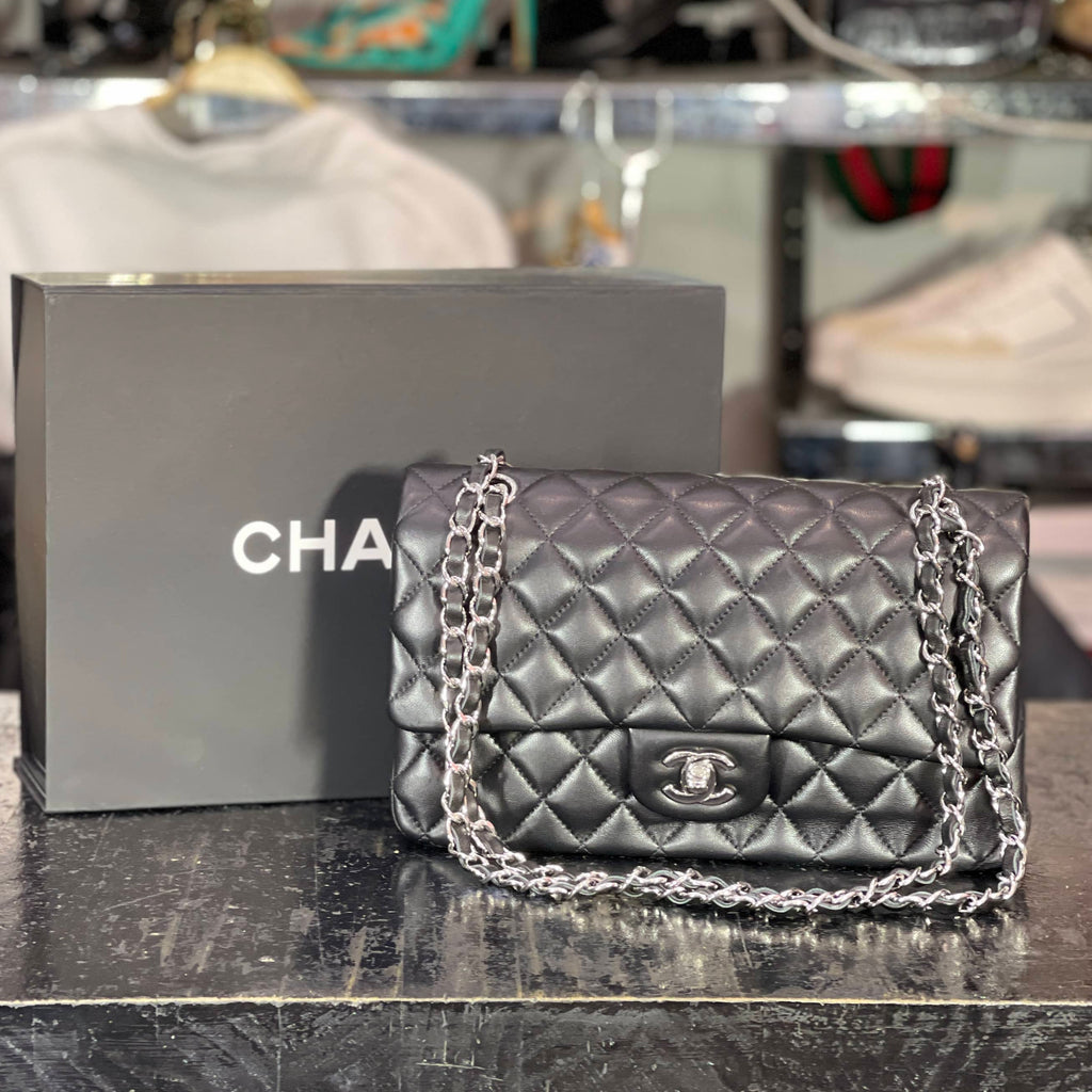 Bolso Chanel negro clasico negro piel metales plateados