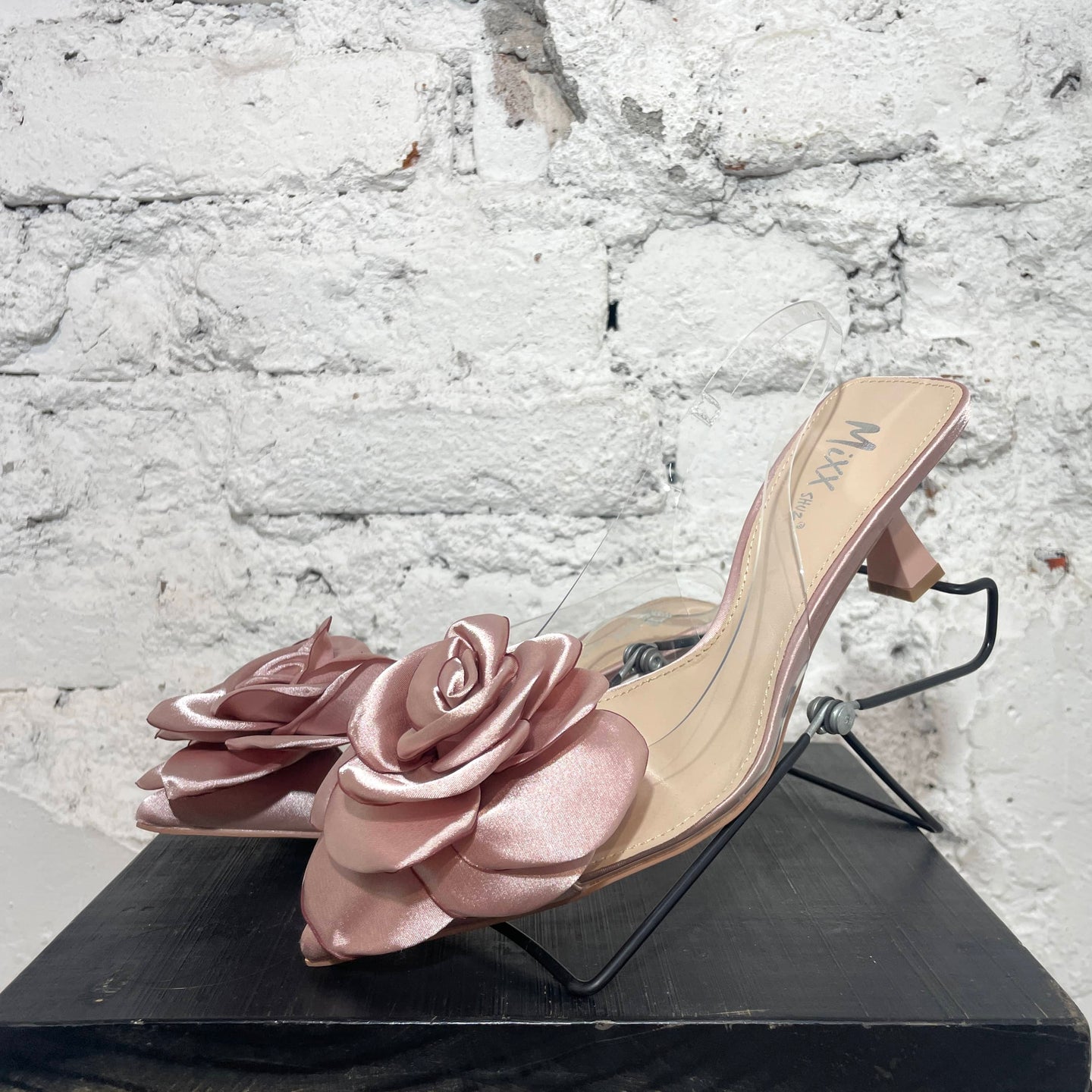 Zapatillas Rosalia nude con transparencia y maxi flor