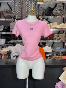 Playera Miu Miu rosa pedreria en cuello