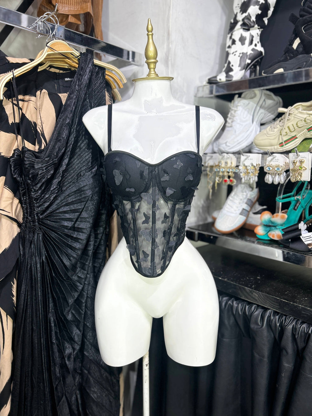 Corset negro mariposas en relieve