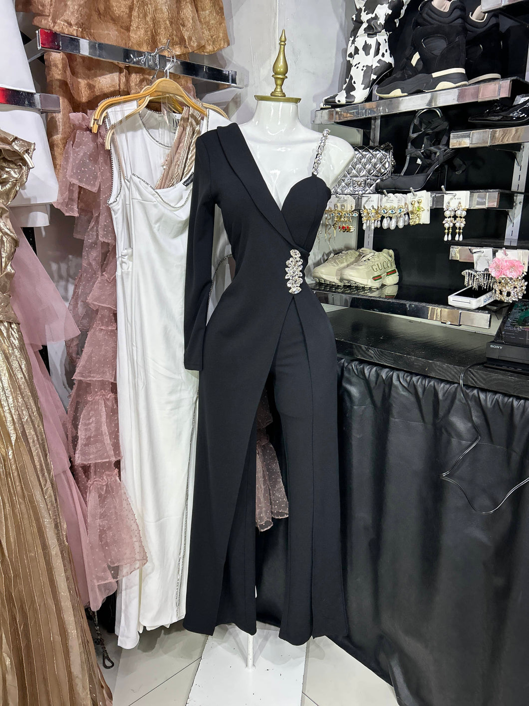 Palazzo negro de una manga con copas y detalles en pedreria RESTOCK