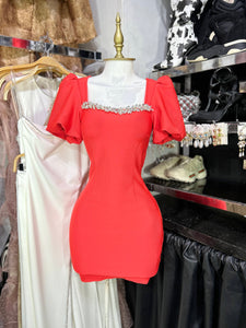 Vestido rojo tomate bandage con tira de pedreria en escote