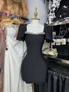Vestido negro bandage con tira de pedreria en escote