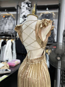 Vestido dorado drapeado largo efecto metalico escote en espalda y cintura