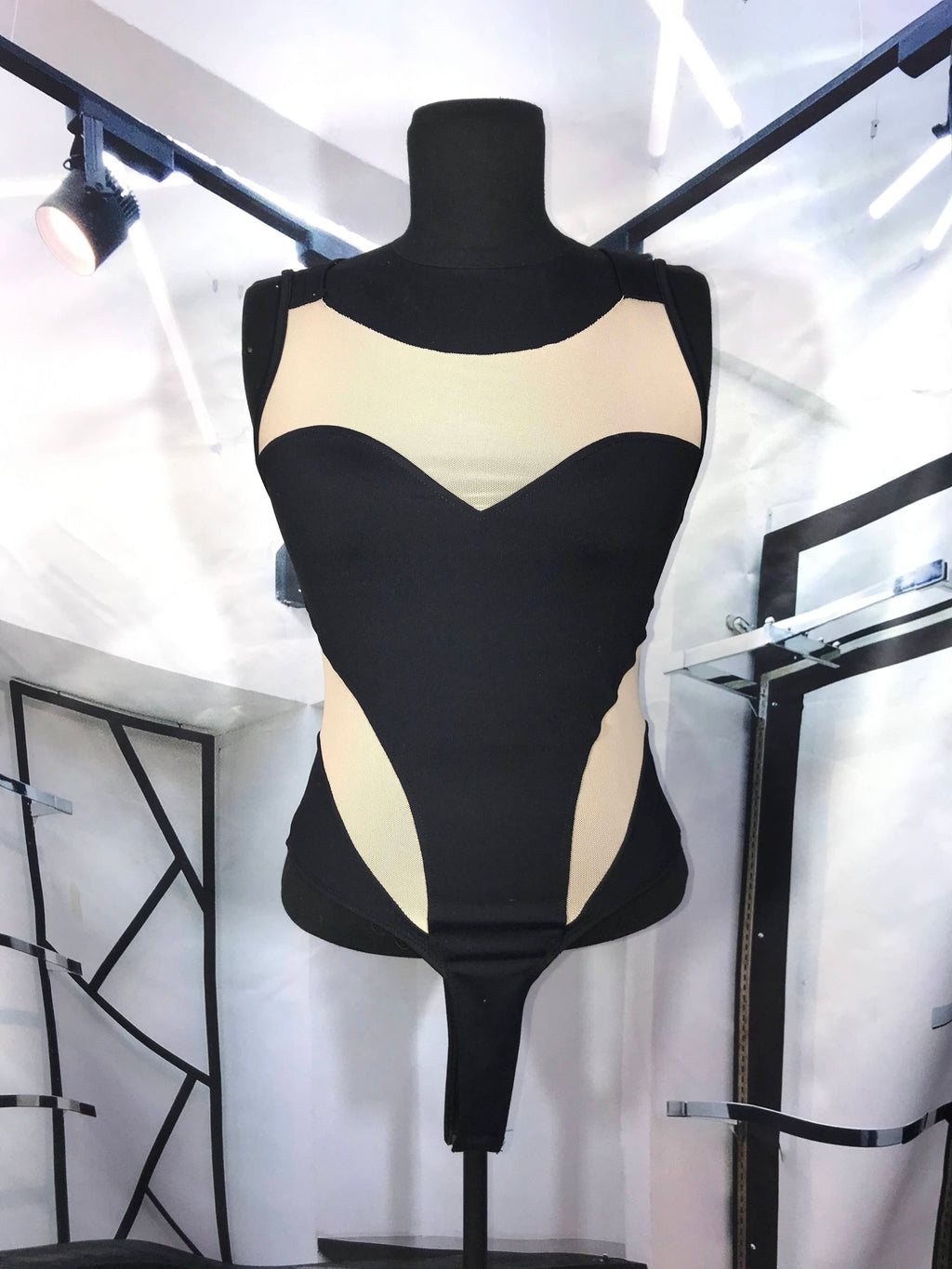 Body negro con mesh nude tipo Mugler