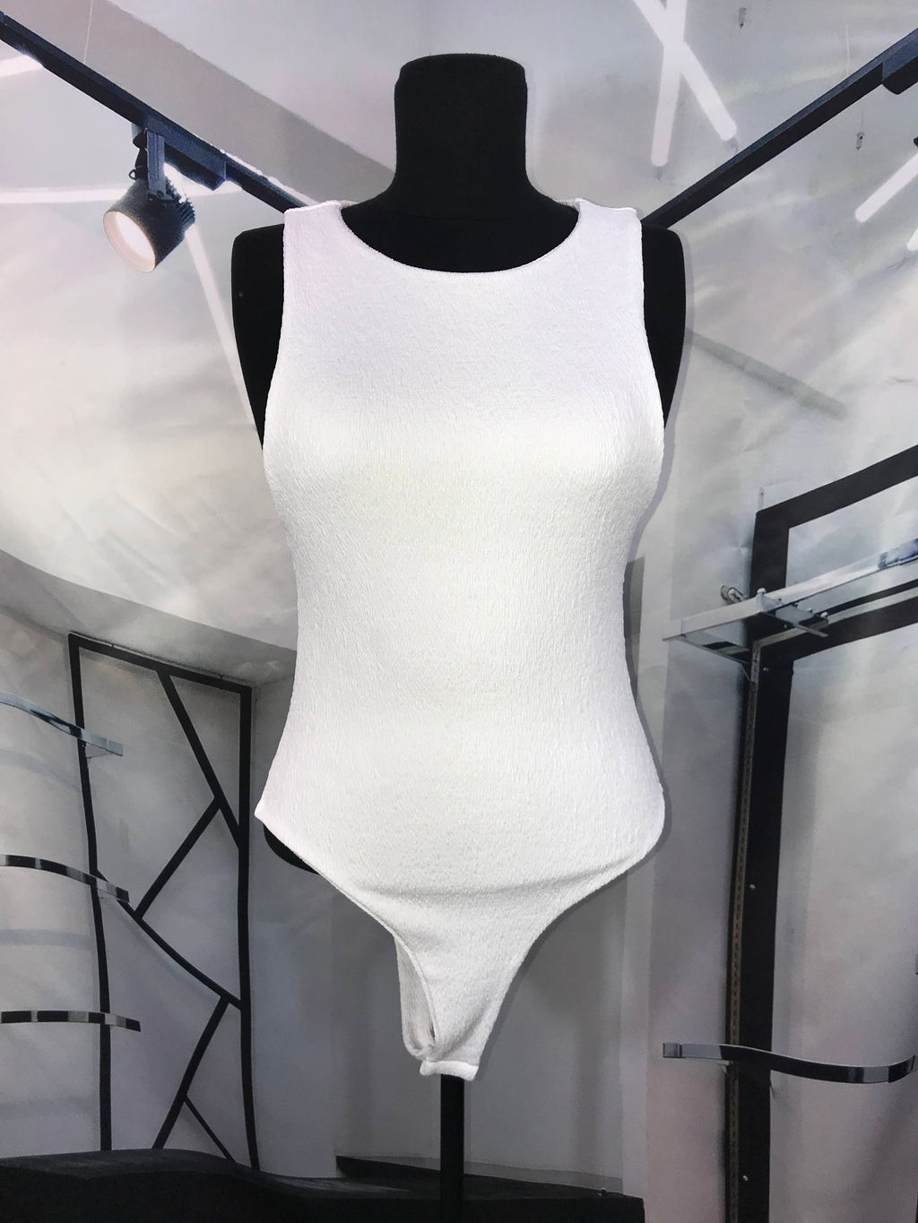 Body blanco sin manga doble tela texturizada