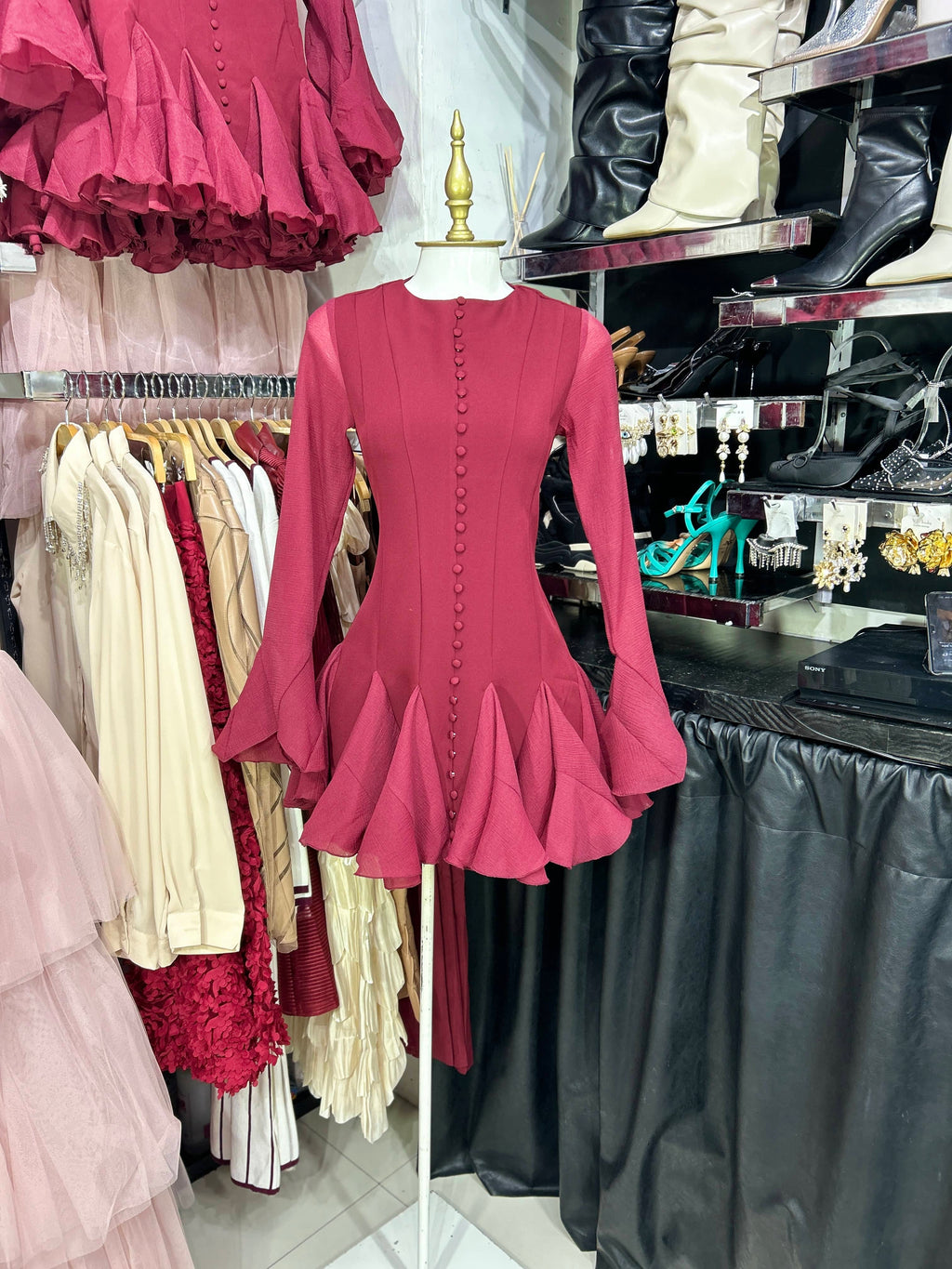 Vestido vino manga larga con botones mismo tono al frente