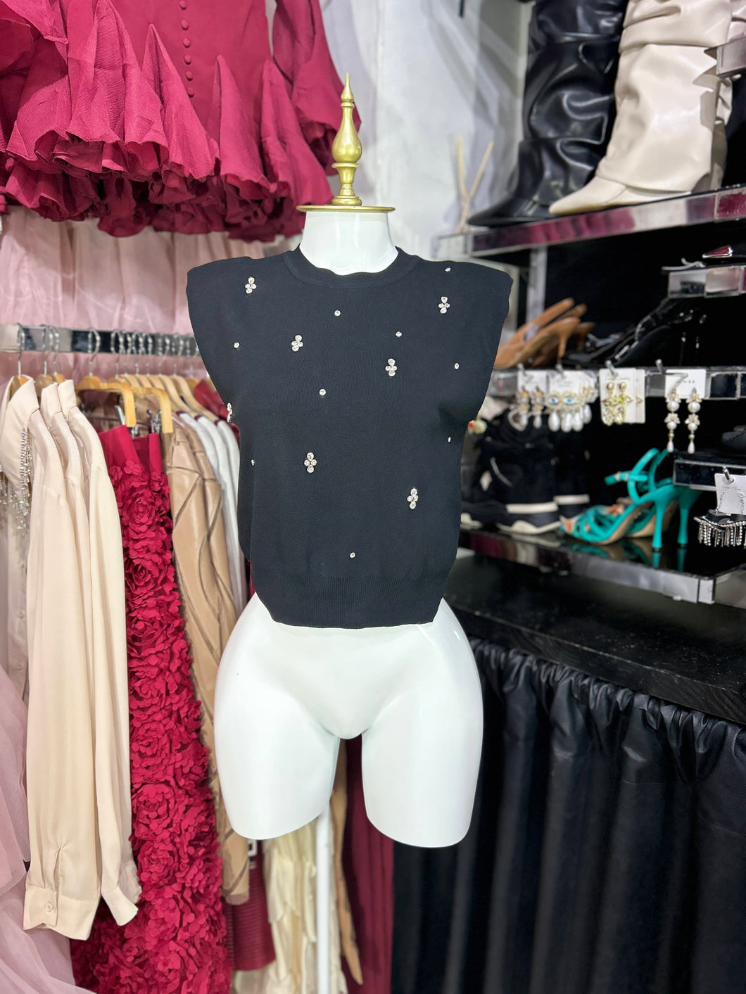 Blusa negra sin manga tela tipo sueter con pedreria