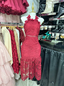 Vestido vino halter tela tipo gipure
