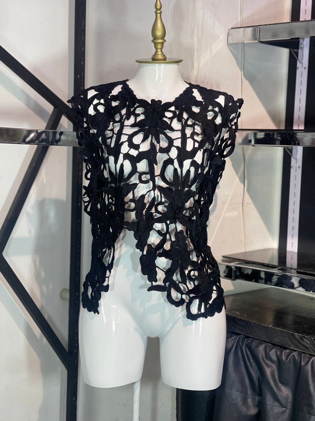 Blusa de encaje negra