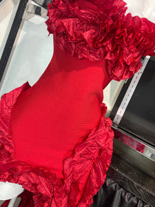 Vestido bandage rojo strapless con rulos satinados