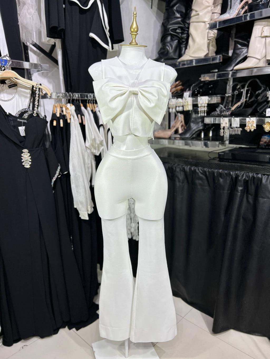 Conjunto blanco bandage top con mono en relieve RESTOCK