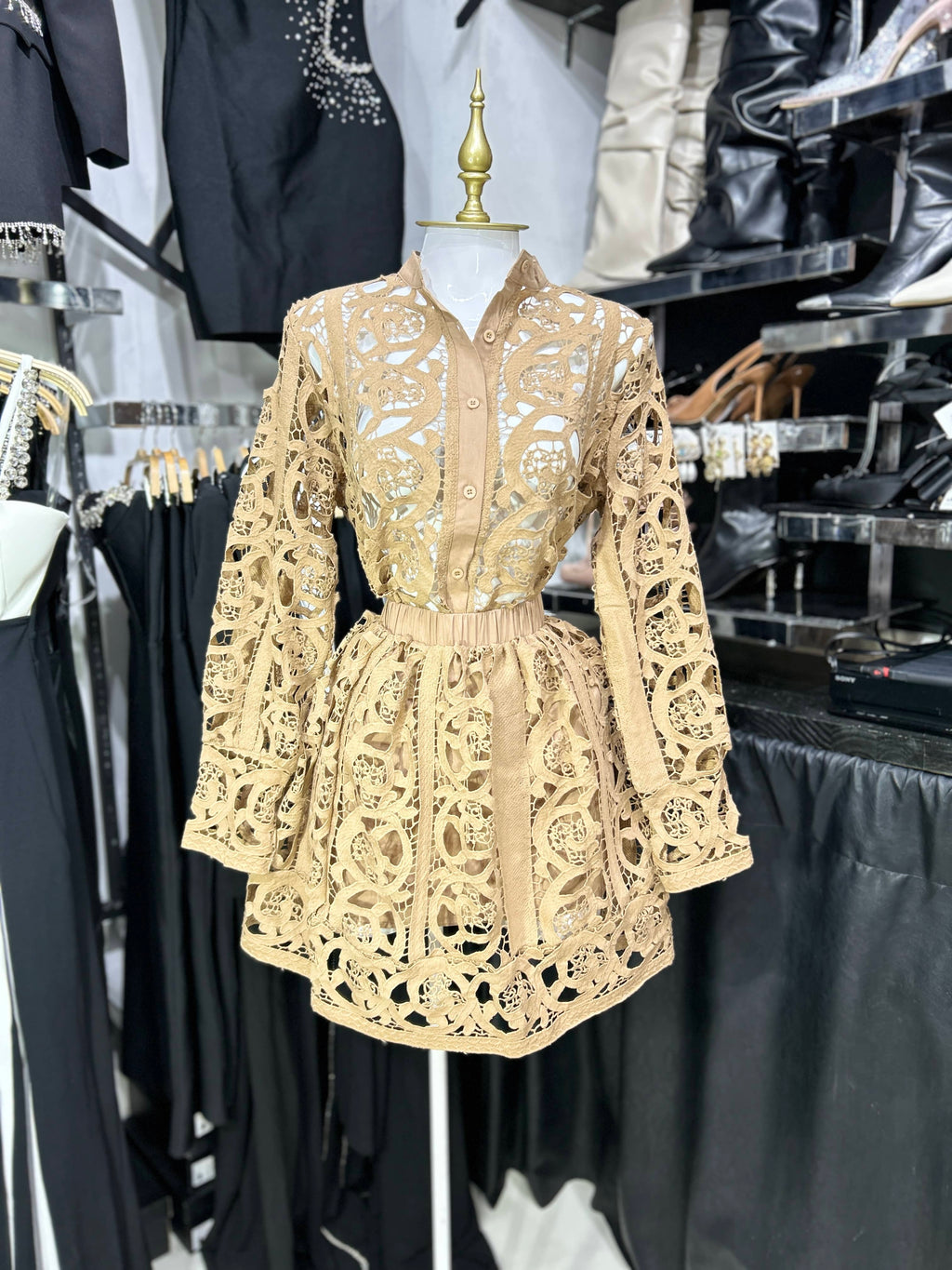 Conjunto mocca camisa y falda texturizado