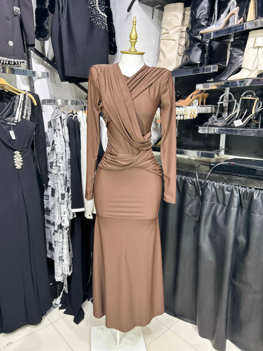 Vestido largo cafŽ de lycra con cruces al frente