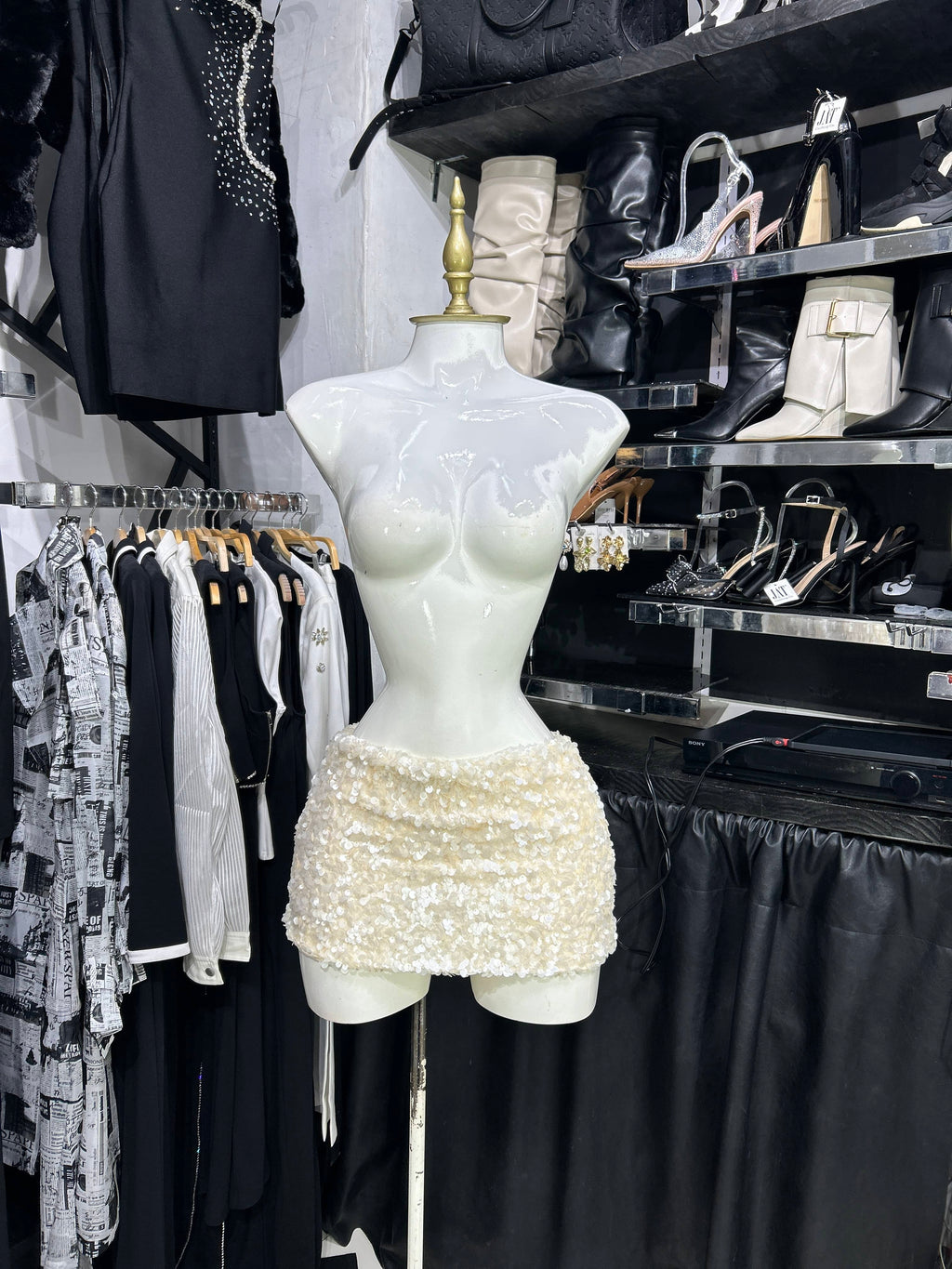 Mini falda short ivory de lentejuela mate