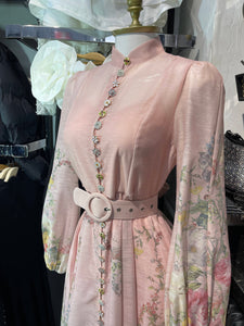 Vestido Zimmerman largo rosado flores estampadas y botoneria cristal