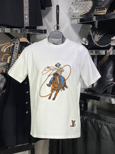 Playera blanca bordada LV vaquero