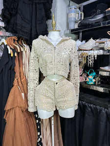 Conjunto beige crochet short y chamarra