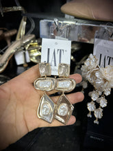 Translation missing: es.sections.featured_product.gallery_thumbnail_alt