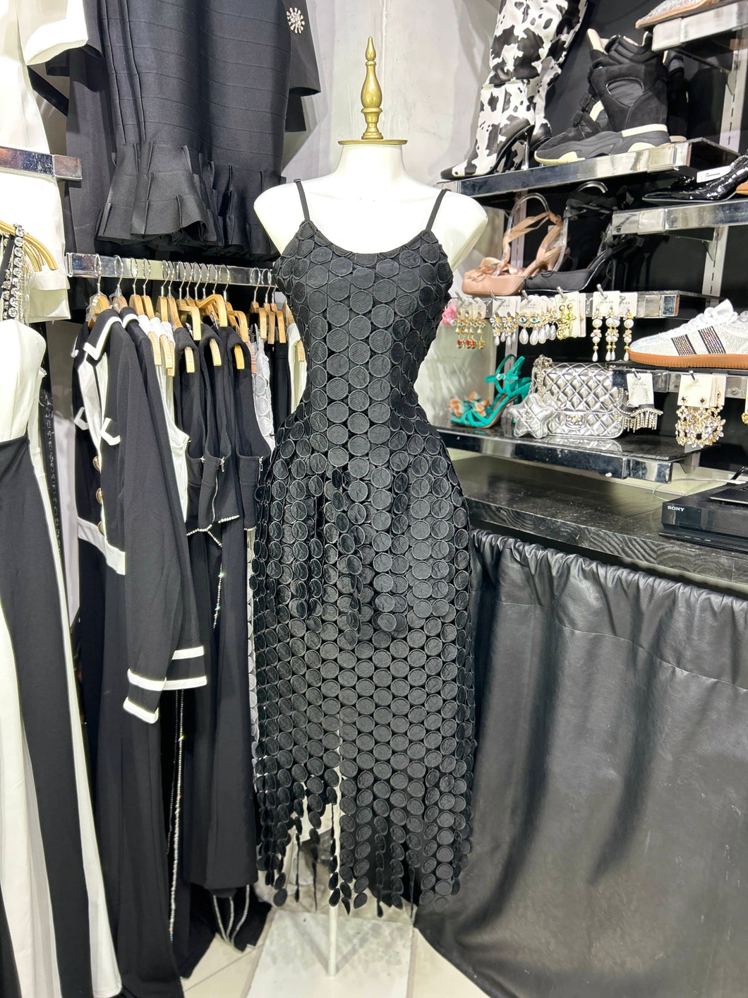 Conjunto negro texturizado falda y blusa