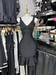 Vestido negro bandage con olan en ruedo