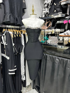 Vestido negro bandage strapless con pedreria en escote RESTOCK