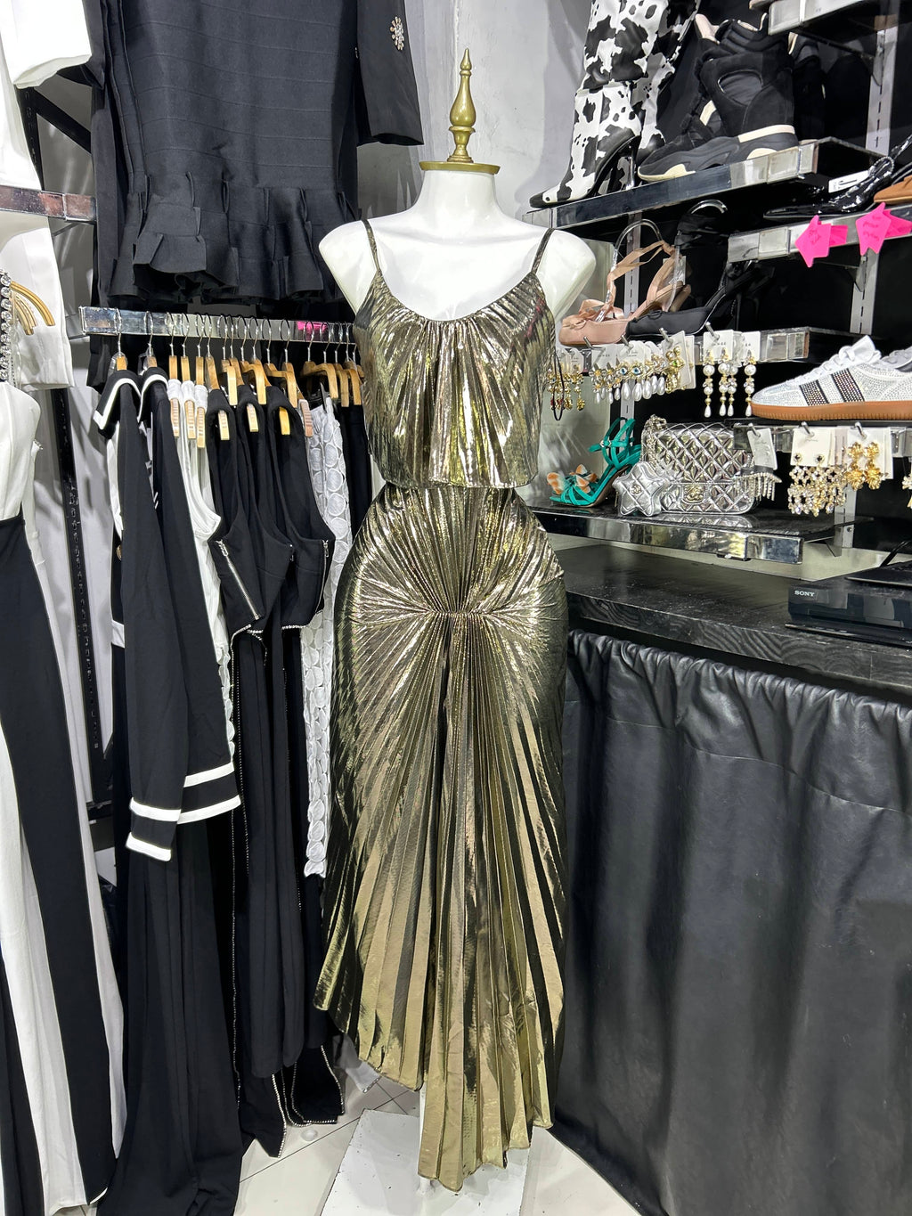 Vestido dorado efecto metalico drapeado