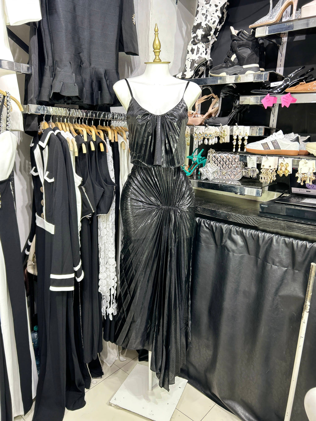 Vestido negro efecto metalico drapeado