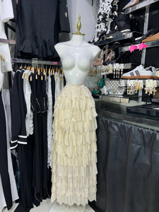 Falda ivory con drapeado petalos