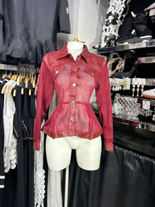 Blusa vino see trough detalles de vinipiel en contraste