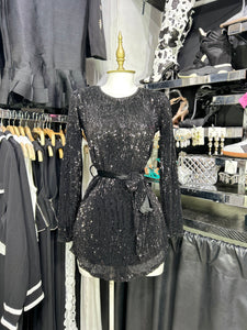 Vestido negro de lentejuela manga larga con amarre