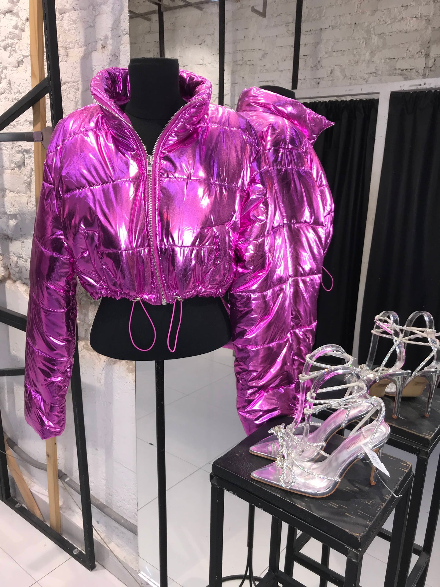Chamarra puff metalica fucsia