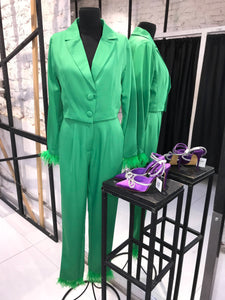JAT Clothing Conjuntos Conjunto verde saco corto con detalles en plumas