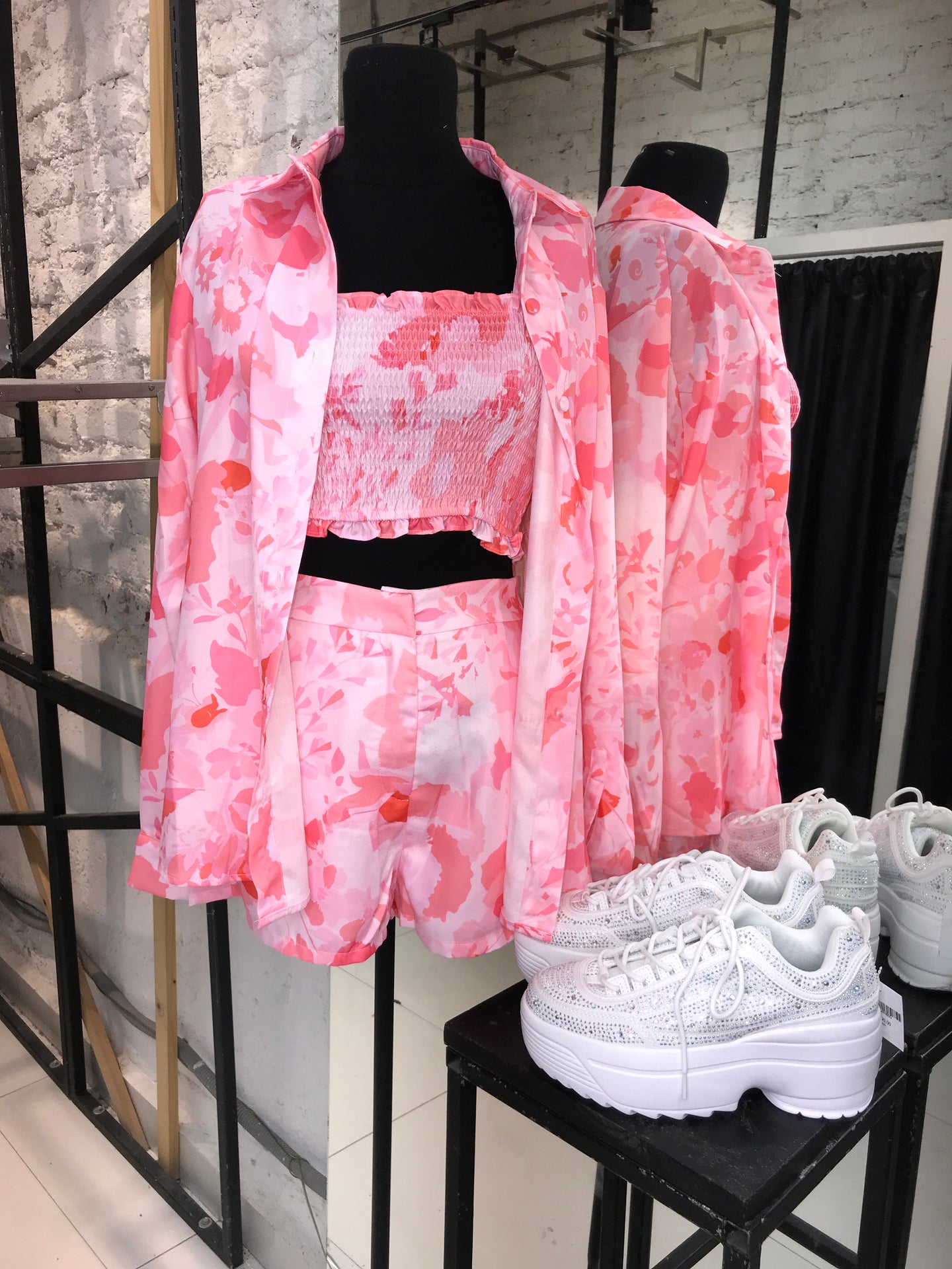 Conjunto de camisa short y top en tonos rosados