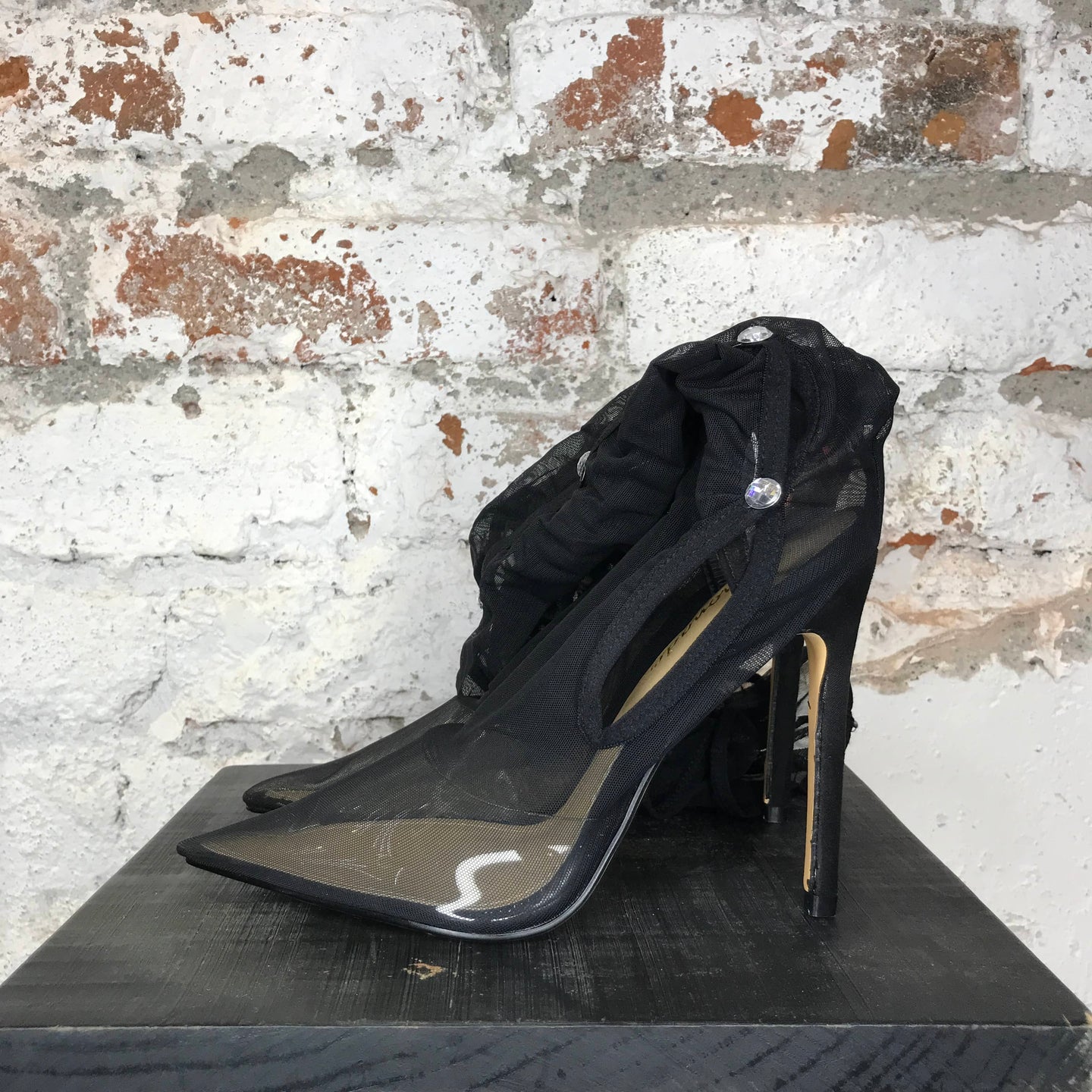 JAT Clothing Calzado Zapatillas Electra con medias altas y abertura lateral